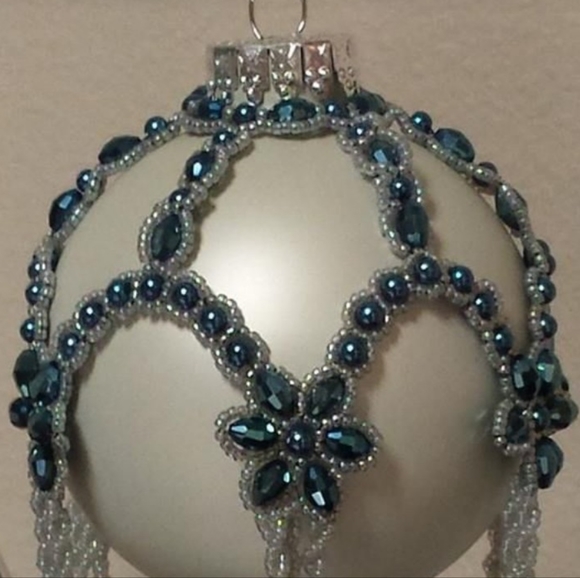 Beaded ornament cover - Picture 2 of 3